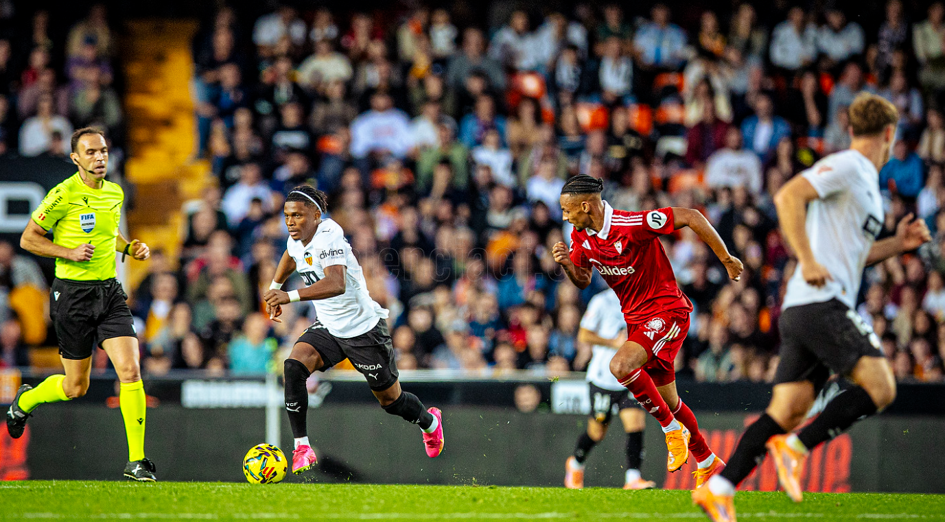 Valencia CF vs Sevilla (22:15 &#8211; 07/12) | Xem lại trận đấu